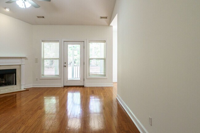 Building Photo - 49 Thomas Sumter St