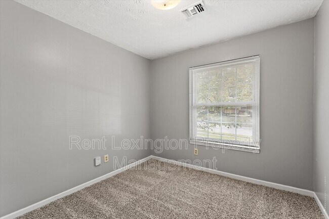 Building Photo - 3340 Featherston Dr