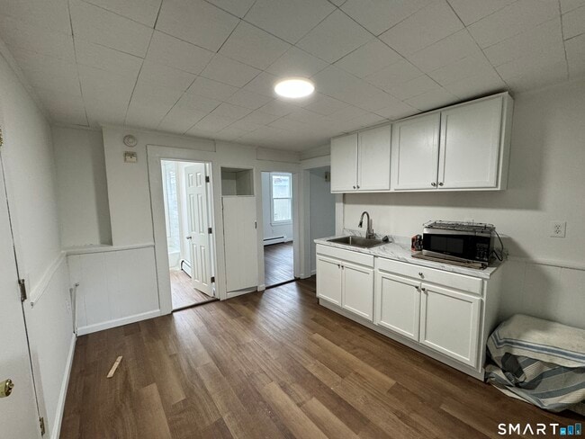 Building Photo - 81 Springdale Ave