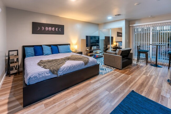 Building Photo - Charming Studio in Las Vegas