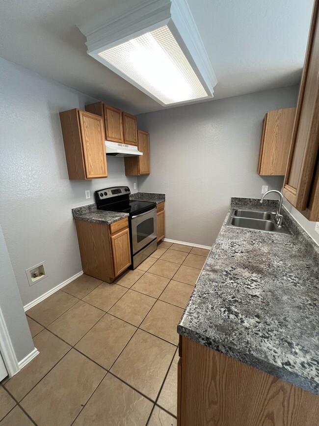 Building Photo - 3734 Candleglenn