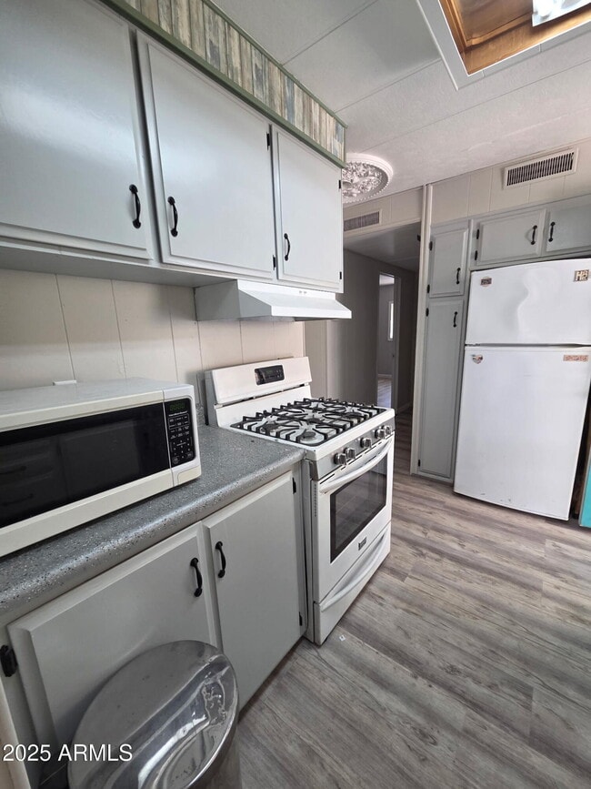 Building Photo - 4065 E University Dr