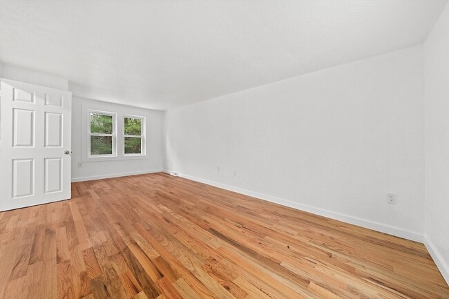 Building Photo - 4 Oaken Bucket Ln