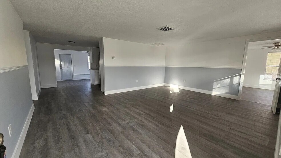 Building Photo - 6441 Woodland Ln