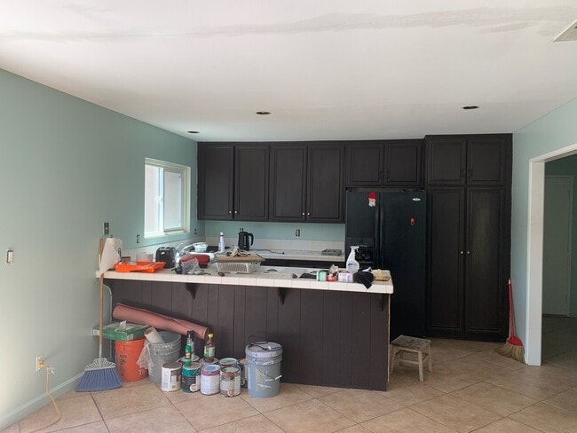Building Photo - Charming Corner Single Story Home-Renovati...