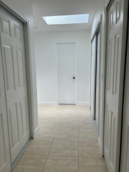 Building Photo - 6528 Edgeworth Dr