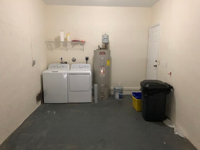 Building Photo - 5023 SE Mariner Garden Cir