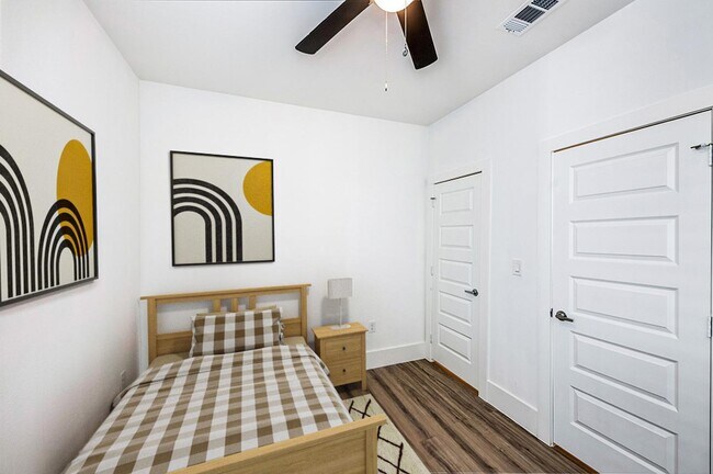 Building Photo - Modern Munger Place townhome with city skyline views