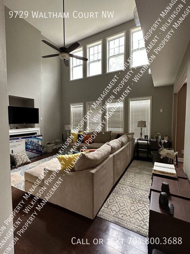 Building Photo - Pet Friendly Home in Very Desirable Highla...