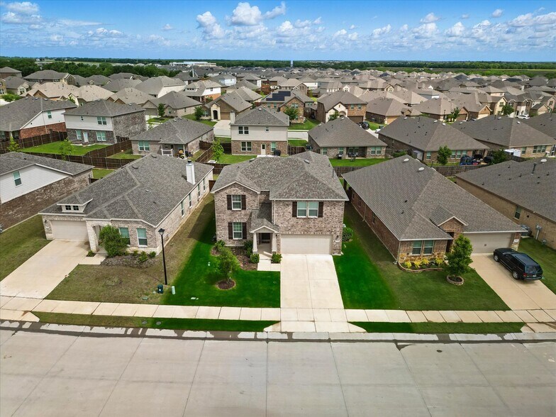 Building Photo - 802 Feldspar Way