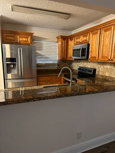 Building Photo - 1561 Balfour Dr
