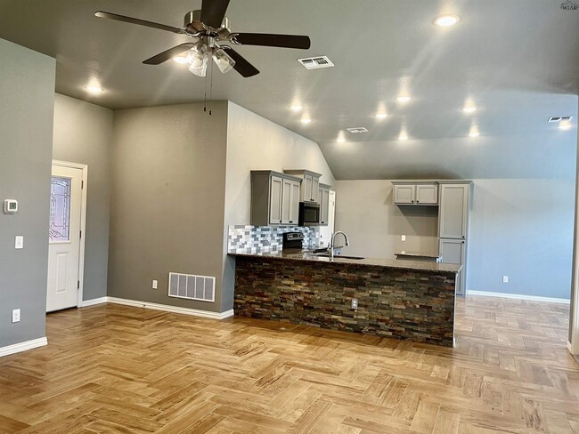 Building Photo - 5021 Olivia Ln