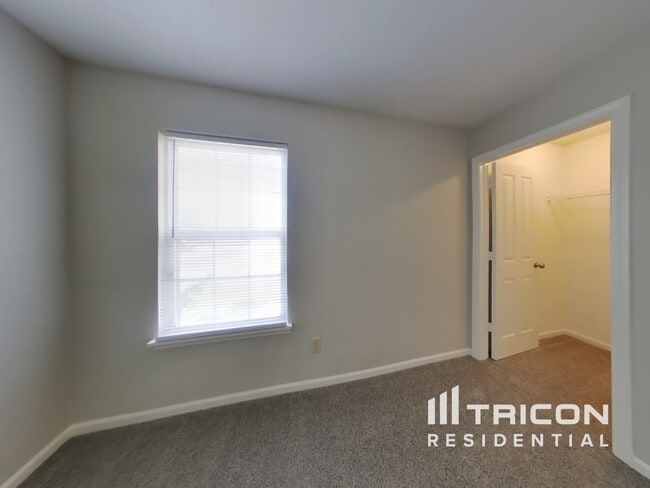 Building Photo - 9710 Treyburn Green Way