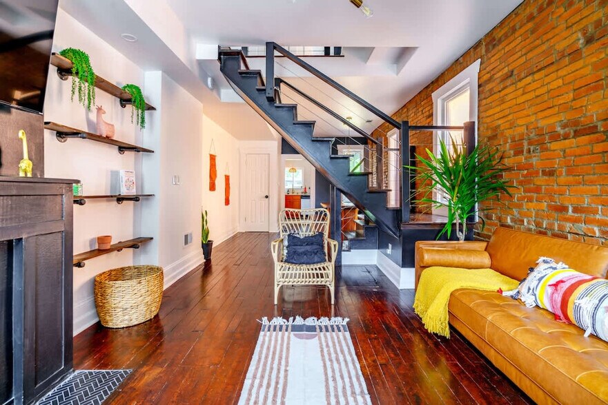 Building Photo - 98 Brickel St