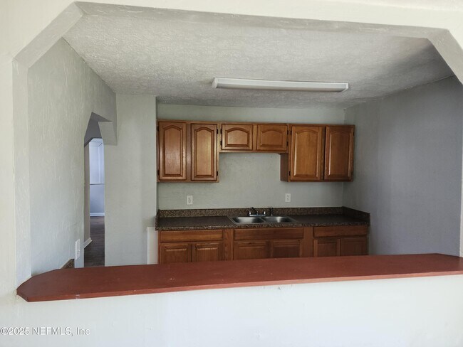 Building Photo - 1437 E 24th St