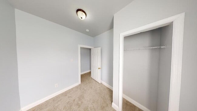 Building Photo - 706 E 43rd St