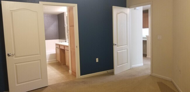 Building Photo - 5481 Tares Cir
