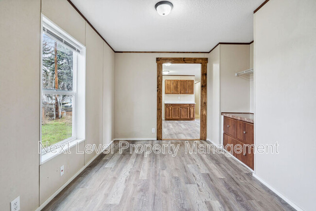 Building Photo - 111 S Cedar Dr