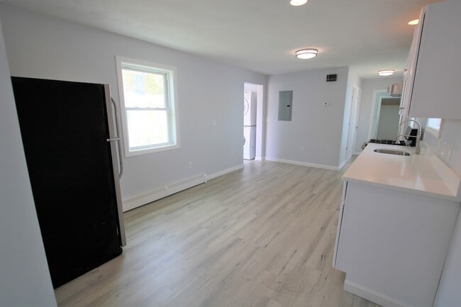Building Photo - 52 Shawmut St
