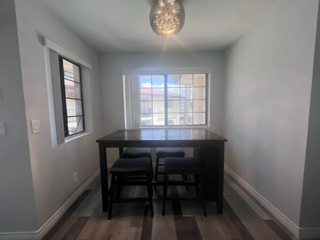 Building Photo - 1BR Furnished Recent Remodeled!!