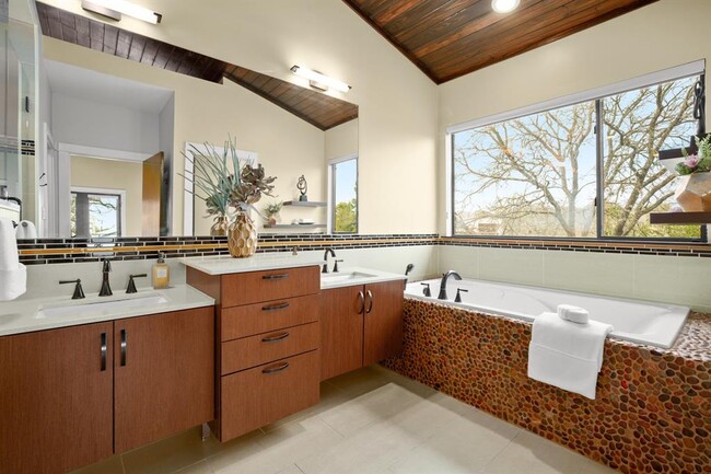 Building Photo - 2104 Airole Way