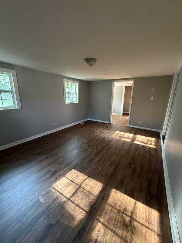 Building Photo - 156 Silver Cir