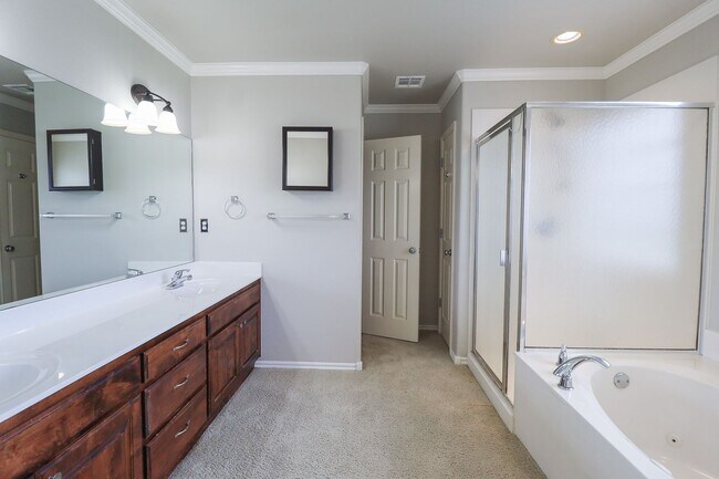 Building Photo - 3 bed | 2 bath in New Tulsa!