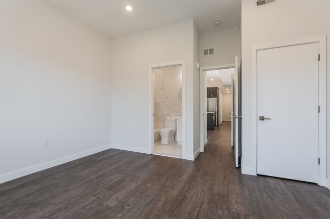 Building Photo - 917 N 15th St