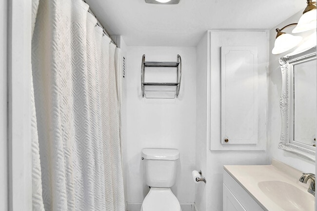 Building Photo - 3301 S Ocean Blvd