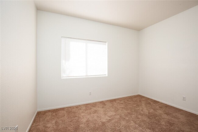 Building Photo - 5655 E Sahara Ave