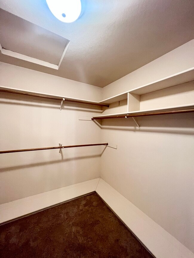 Building Photo - 1305 Manzano Way