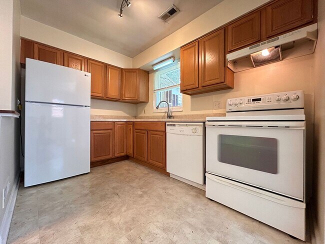 Building Photo - 3549 Seay Ave