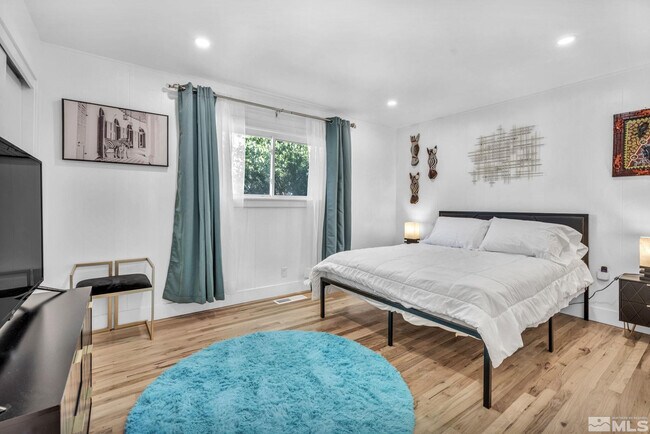 Building Photo - 405 Gregory Way