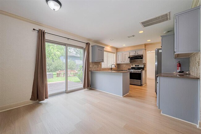 Building Photo - 3614 Bee Bayou Ln