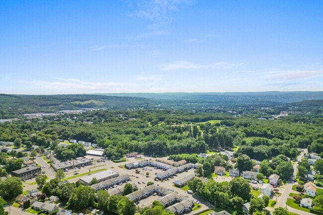 Building Photo - 975 Meriden Rd