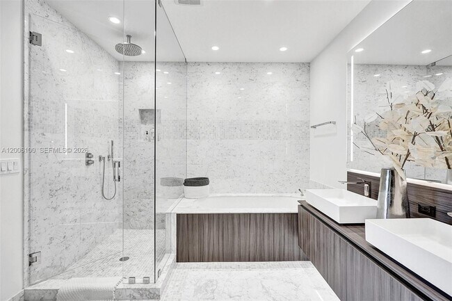 Building Photo - 1000 Brickell Plaza