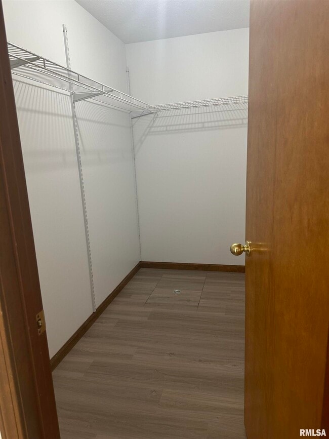 Building Photo - 3130 Cascade Dr