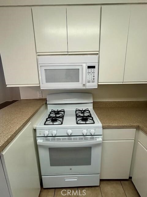 Building Photo - 5821 Sylmar Ave