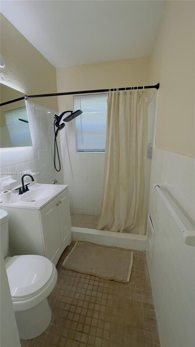 Building Photo - 807 86th St