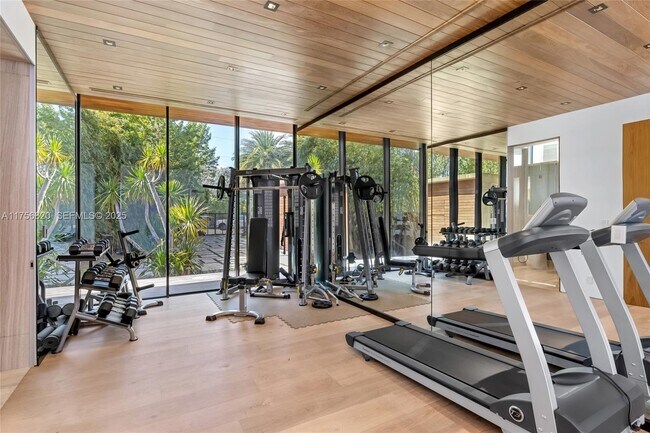 Building Photo - 825 E Dilido Dr