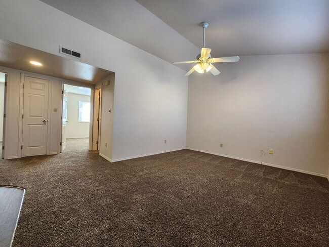 Building Photo - 6655 Dublin Loop W