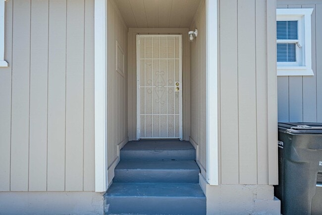 Building Photo - 32958 Urban Ave