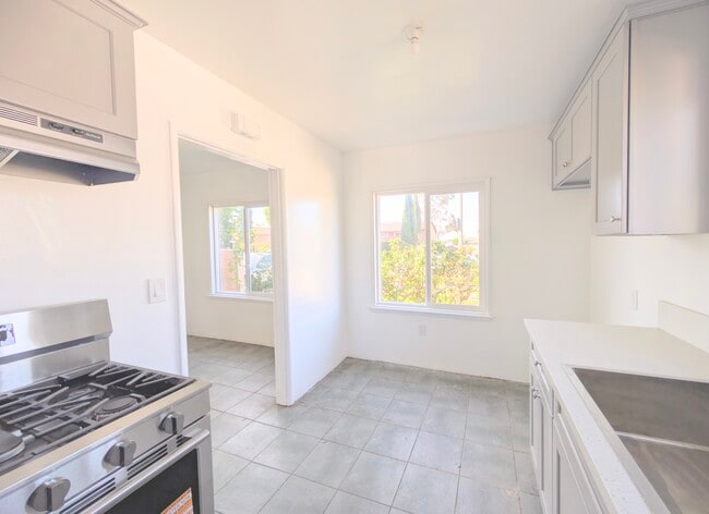 Building Photo - 865 N Glassell St