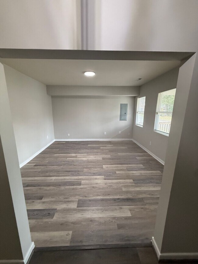 Building Photo - 3 Bedroom 1.5 bath home