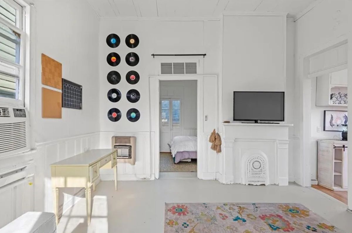 Building Photo - 1035 N Derbigny St