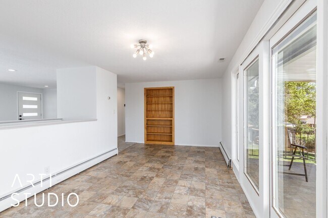 Building Photo - 983 Westwood Dr