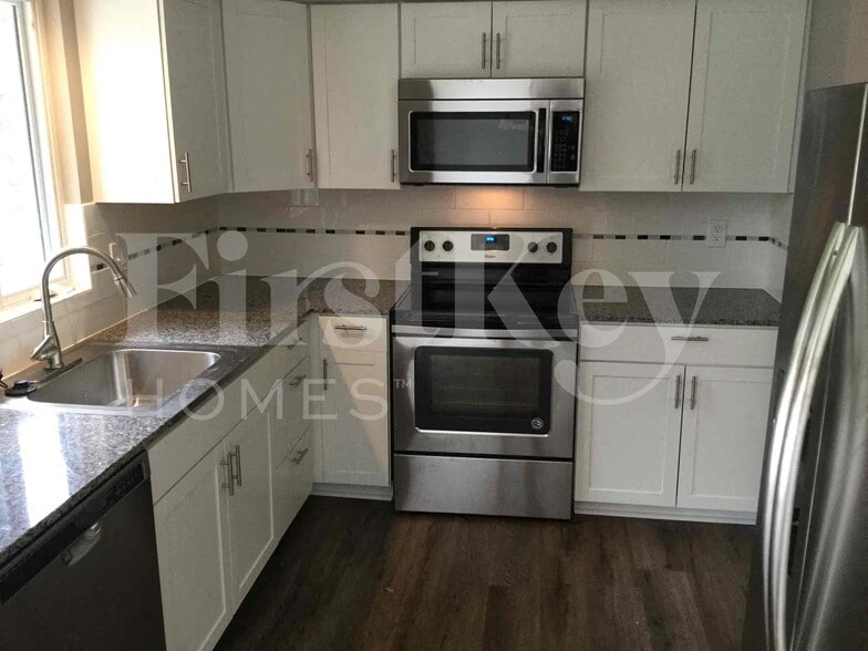 Building Photo - 1904 Wornall Rd