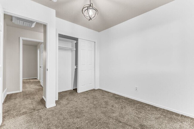 Building Photo - 126 S 300 W