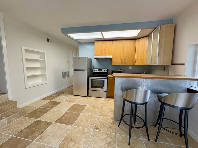 Building Photo - 5671 Cabot Dr