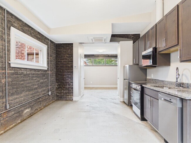 Building Photo - 7 E Franklin St